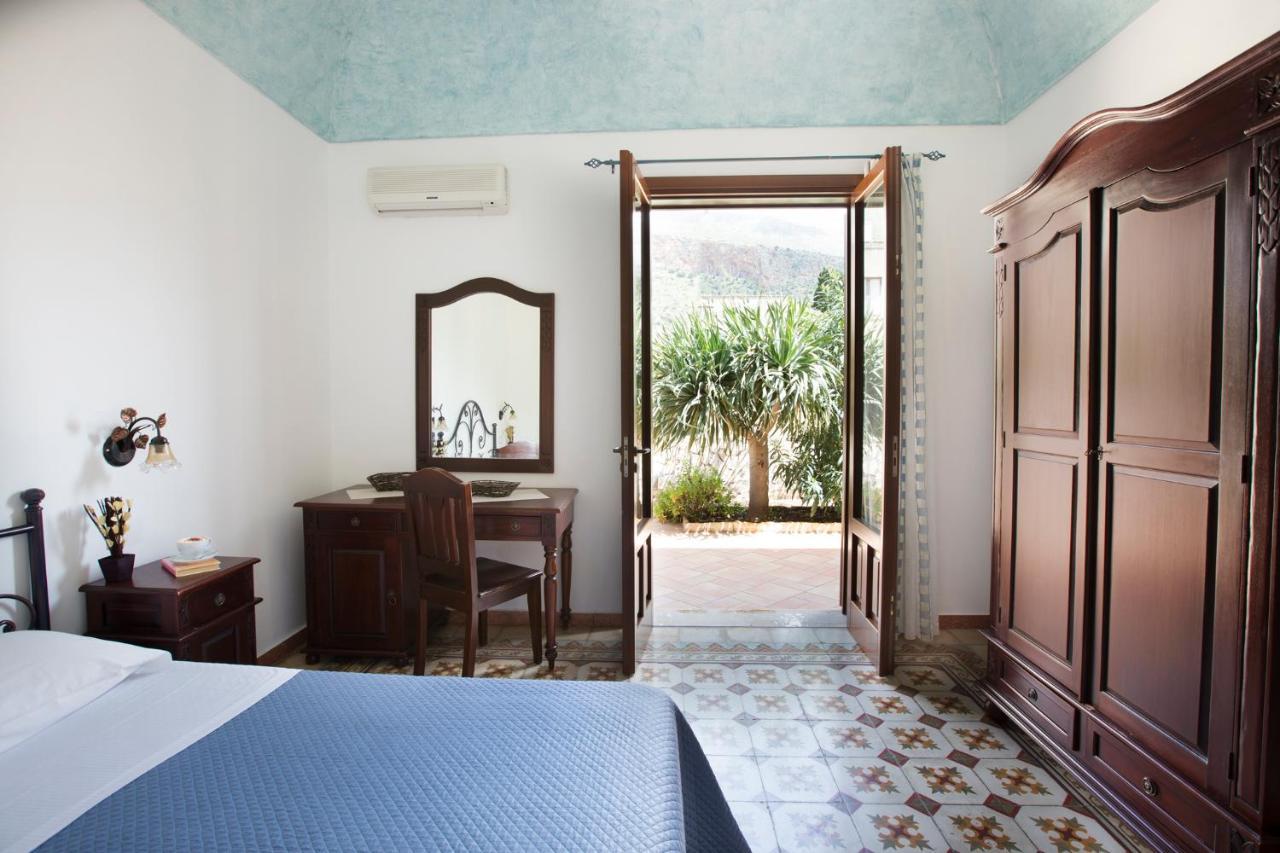 Hotel Cala Di Ponente Castelluzzo Exterior foto