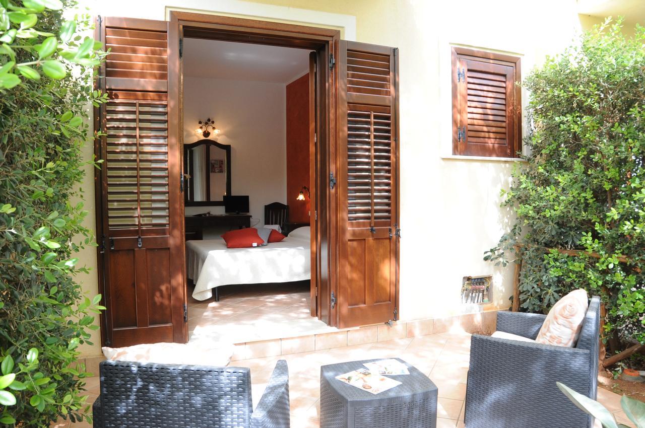 Hotel Cala Di Ponente Castelluzzo Exterior foto