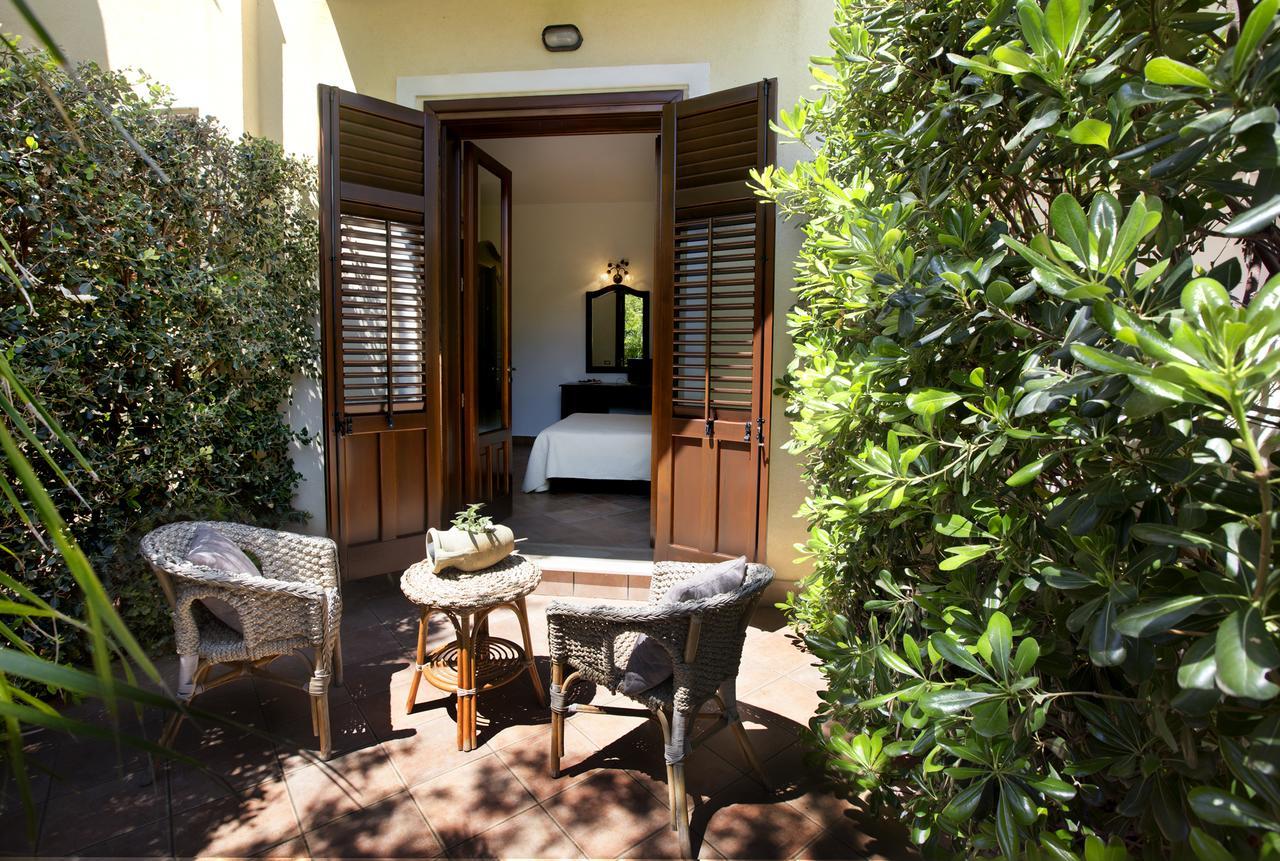 Hotel Cala Di Ponente Castelluzzo Exterior foto