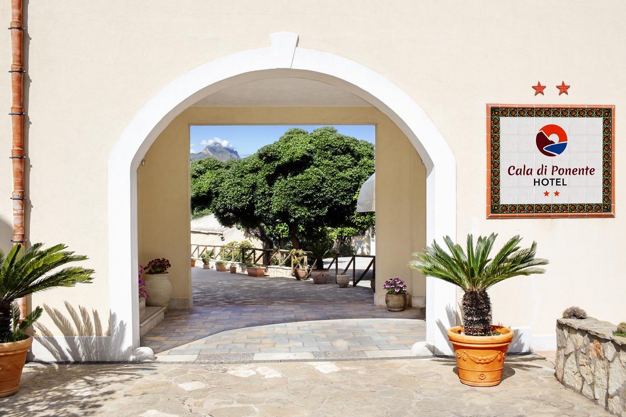 Hotel Cala Di Ponente Castelluzzo Exterior foto